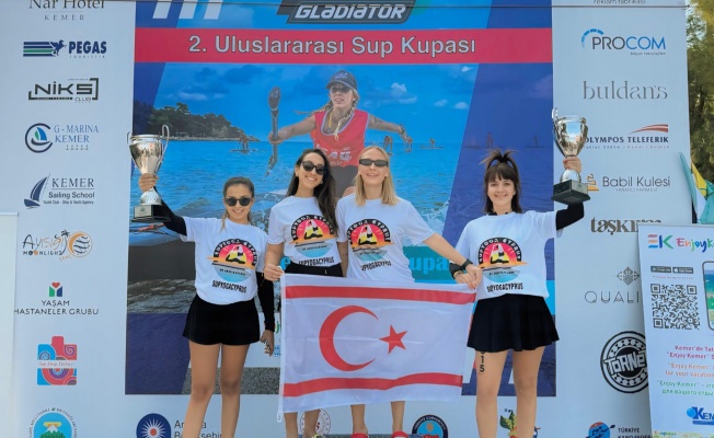 Uluslararası Sup Cup Kemer yarışında KKTC bayrağı